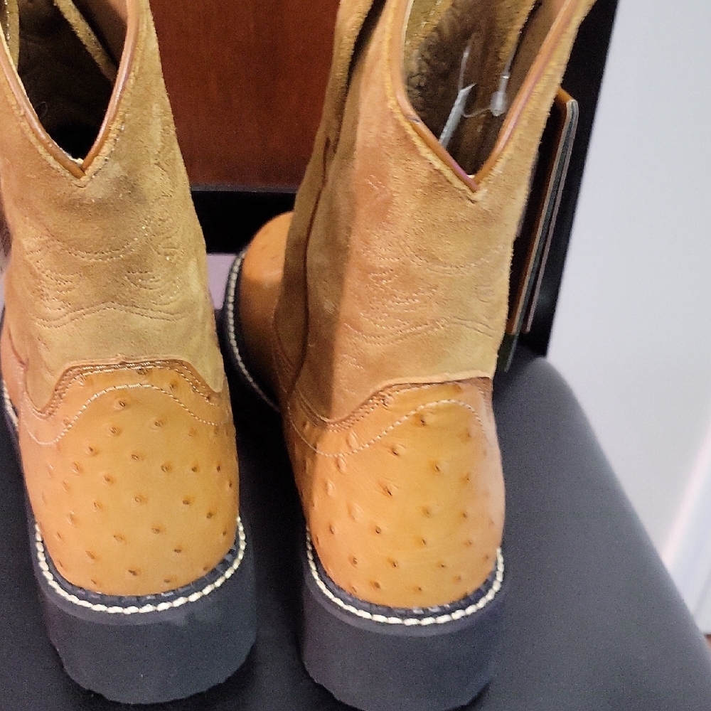 Classic Tan Leather Cowboy Boots - Picture 4 of 5